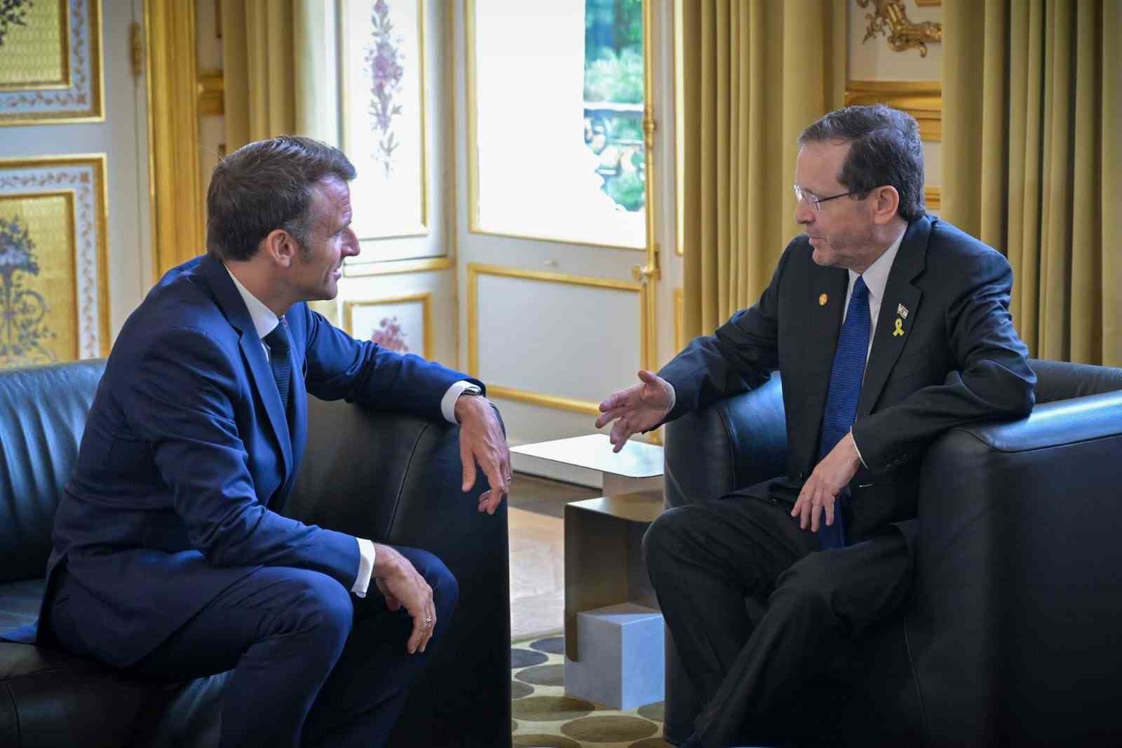 Macron ve Herzog, Elysee Sarayı’nda bir araya geldi
