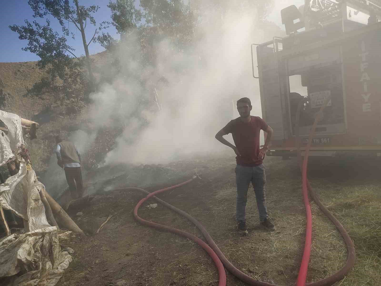 Hakkari’de 2 bin 500 bağ ot yandı
