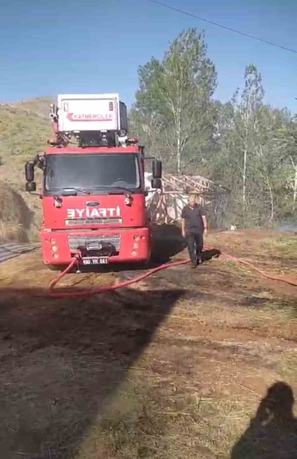 Hakkari’de 2 bin 500 bağ ot yandı
