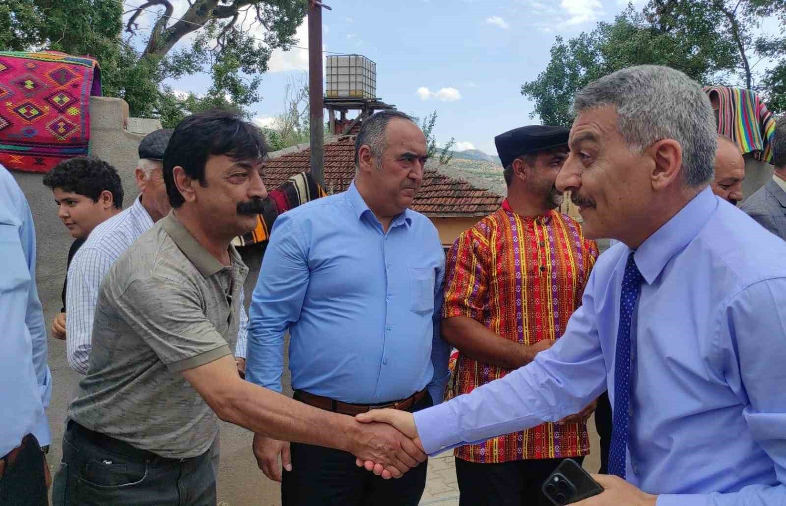 Yozgat Valisi Özkan, Türkmen kültürünün tanıtıldığı stantları gezdi
