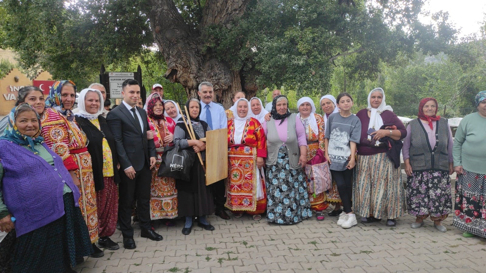 Yozgat Valisi Özkan, Türkmen kültürünün tanıtıldığı stantları gezdi
