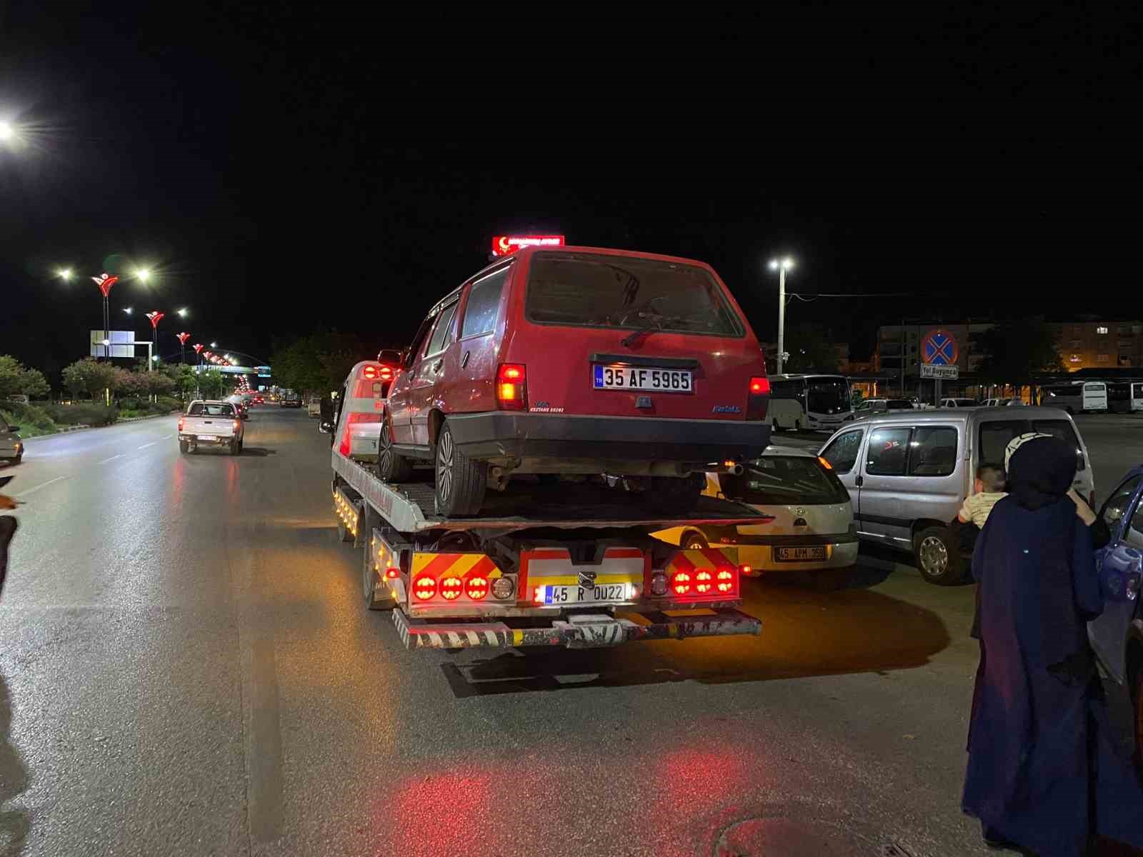 Manisa’da 4 araçlı zincirleme trafik kazası: 9 yaralı
