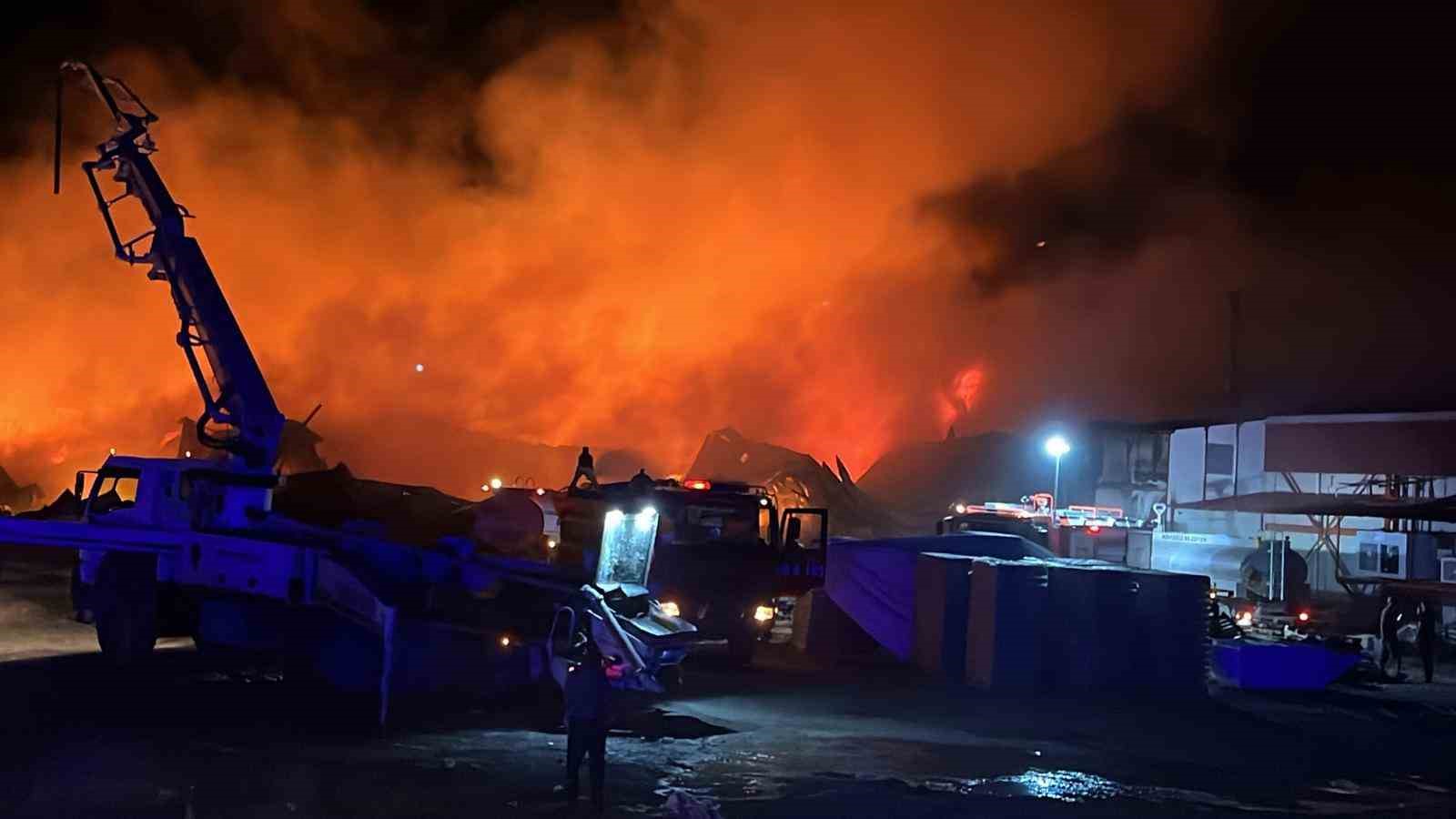 Bal paketleme tesisi yangınında milyonlarca liralık maddi hasar meydana geldi
