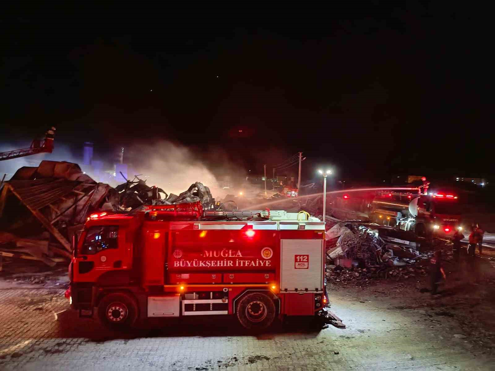 Bal paketleme tesisi yangınında milyonlarca liralık maddi hasar meydana geldi
