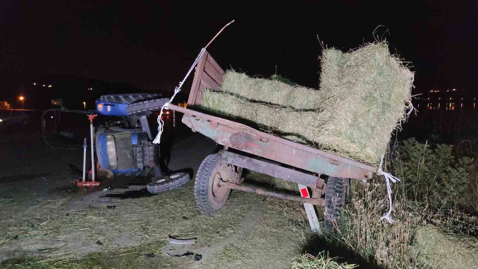 Van’da otomobil ile traktör çarpıştı: 5 yaralı
