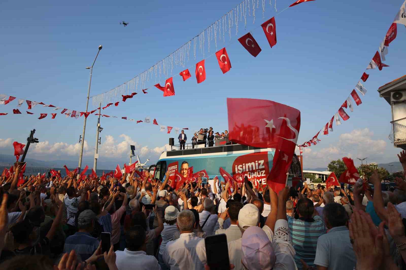 Özgür  Ozel: “Küfeyi benim sırtıma ver. Ben taşırım”
