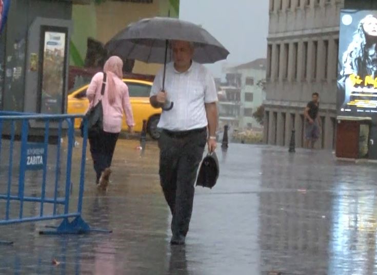 İstanbul’da yağmur etkisini sürdürdü
