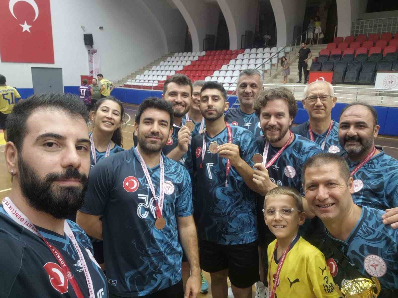 Aydın İl Sağlık Müdürlüğü voleybol turnuvasında 3’üncü oldu
