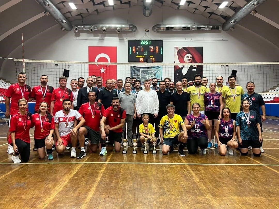 Aydın İl Sağlık Müdürlüğü voleybol turnuvasında 3’üncü oldu
