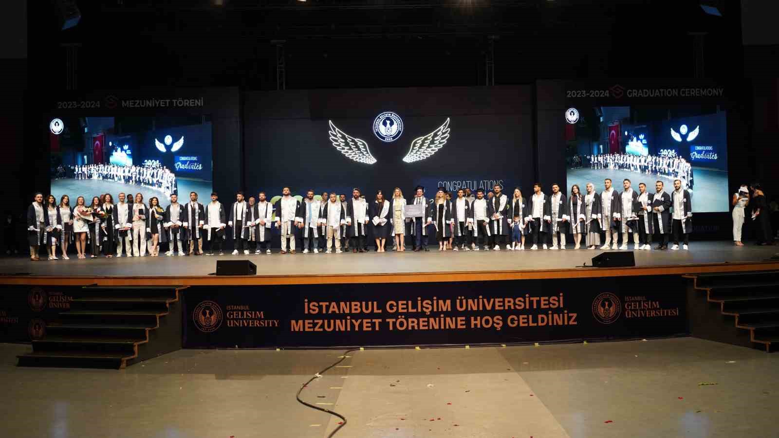 İGÜ’lü 9 bin 903 öğrenci mezuniyet keplerini attı
