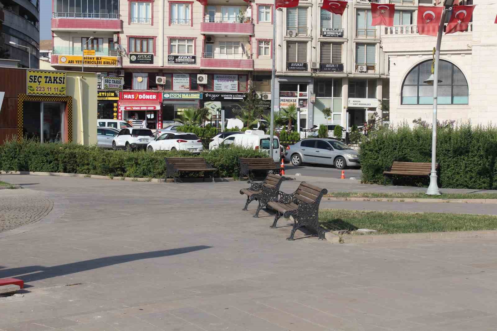 Siirt’te sıcak havada cadde ve sokaklar boş kaldı
