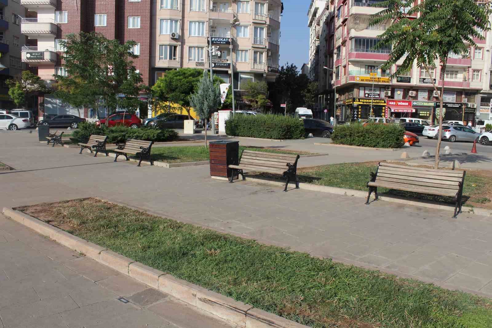 Siirt’te sıcak havada cadde ve sokaklar boş kaldı
