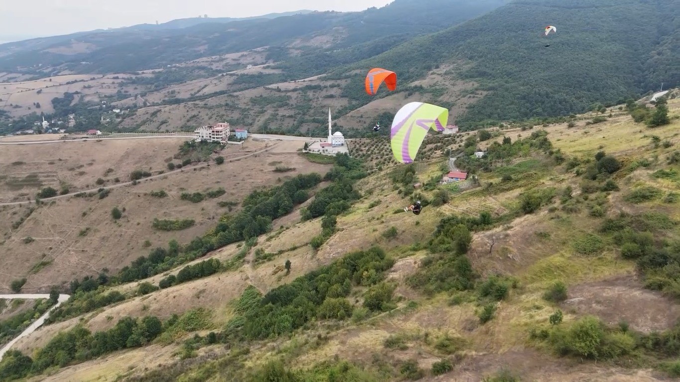 Yamaç Paraşütü Karadeniz Bölgesi Hedef Yarışması heyecanı
