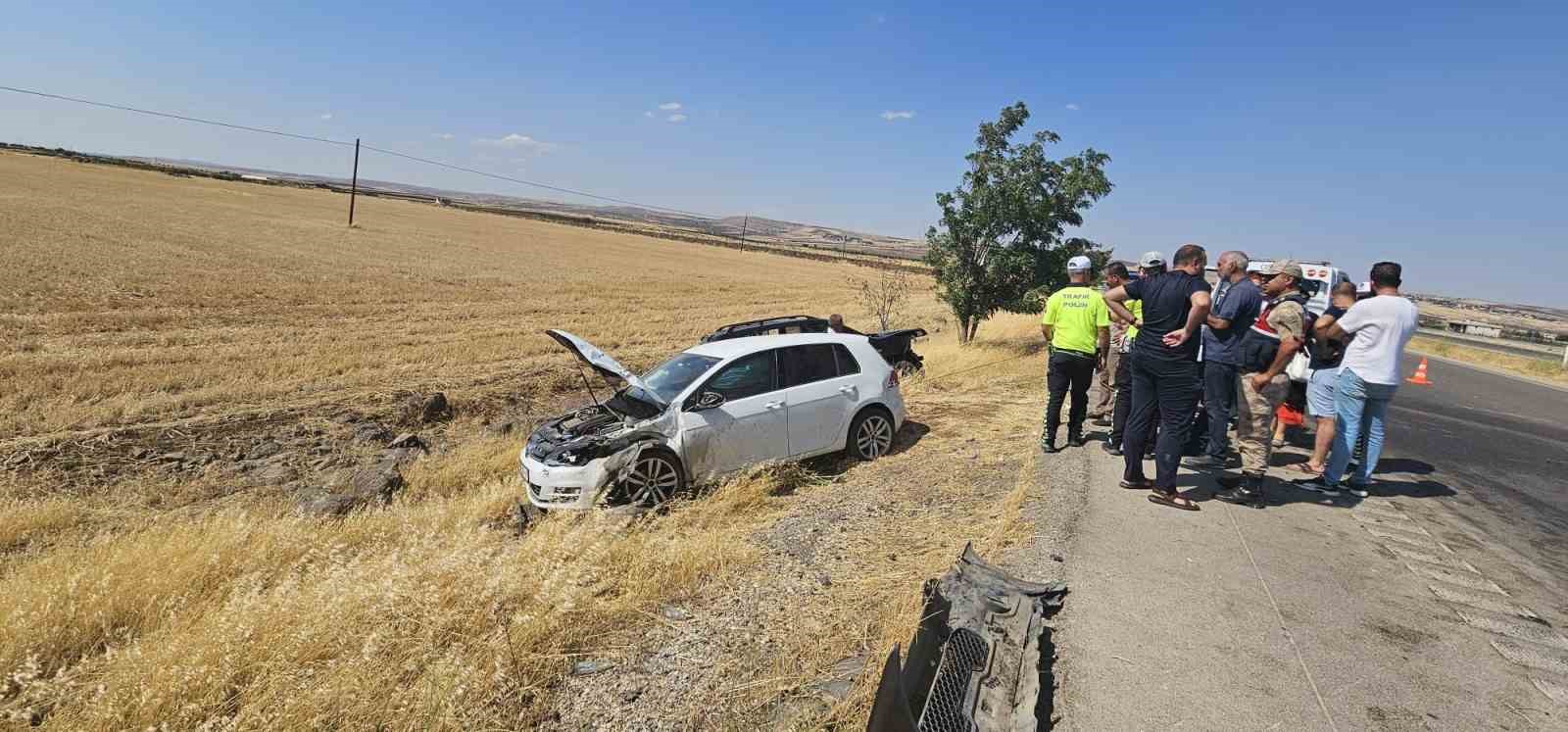 Gaziantep’te 2 araç kafa kafaya çarpıştı: 6 yaralı
