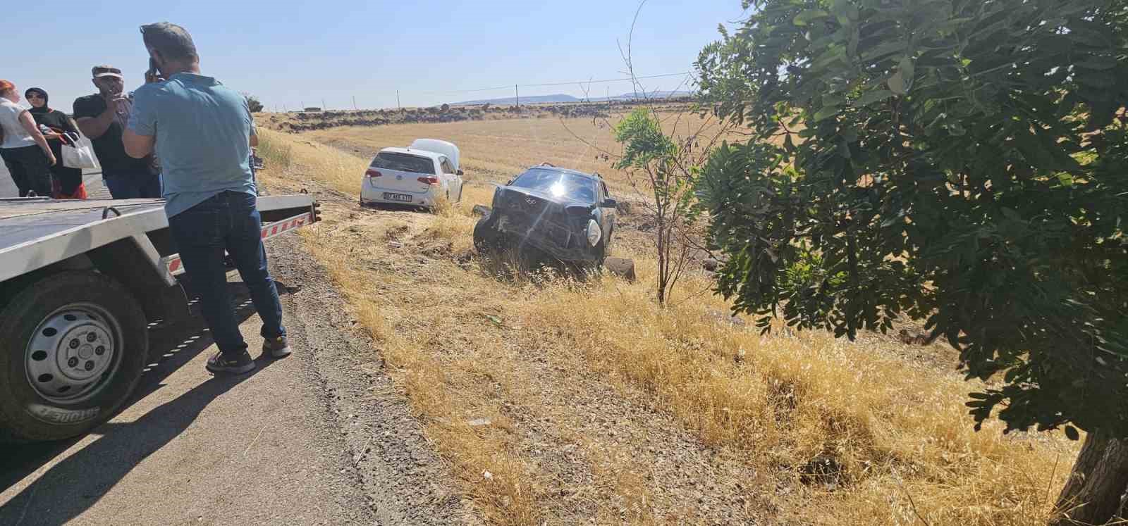 Gaziantep’te 2 araç kafa kafaya çarpıştı: 6 yaralı
