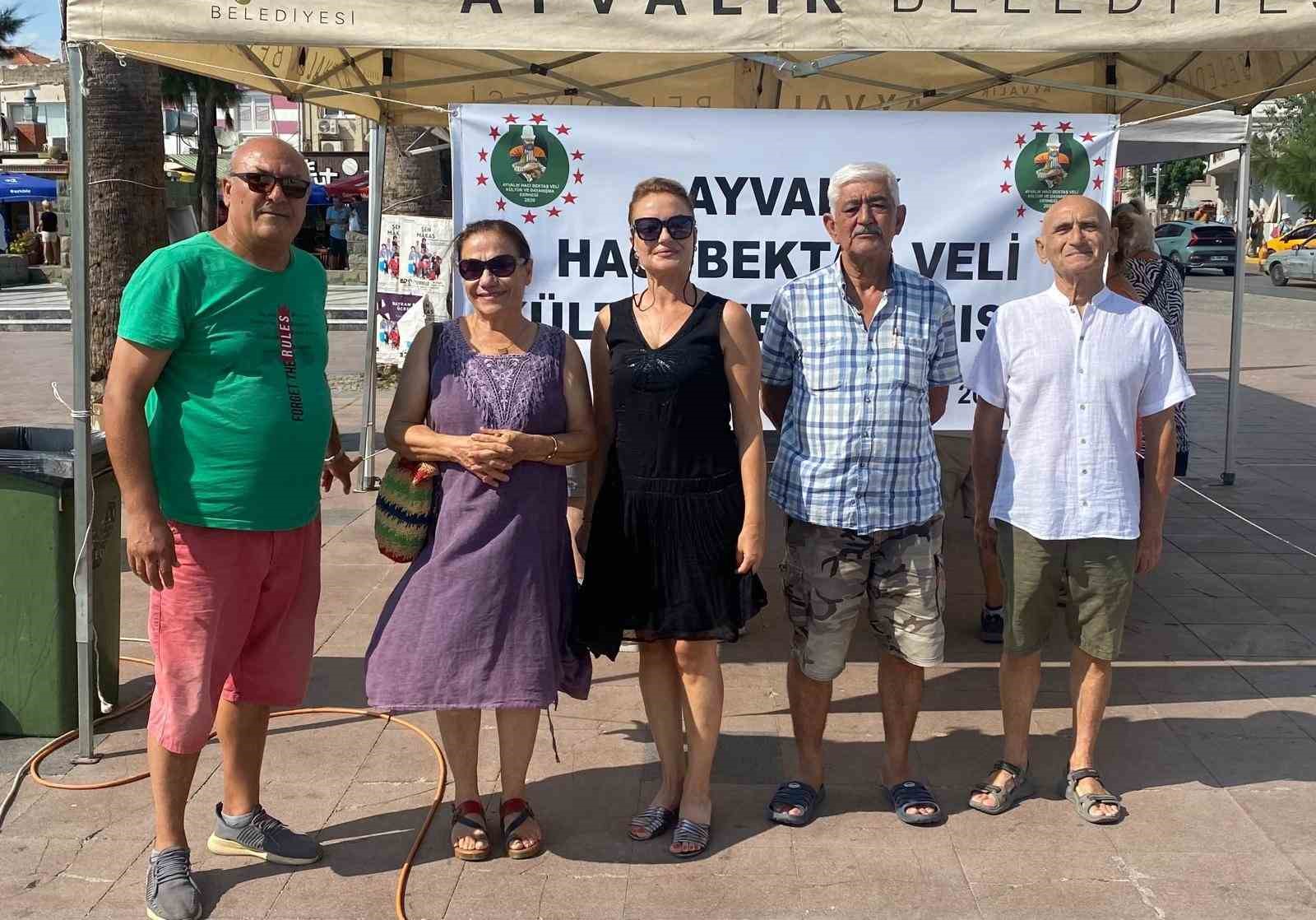 Ayvalık’ta Hacı Bektaş Veli Kültür ve Dayanışma Derneği’nden aşure hayırı
