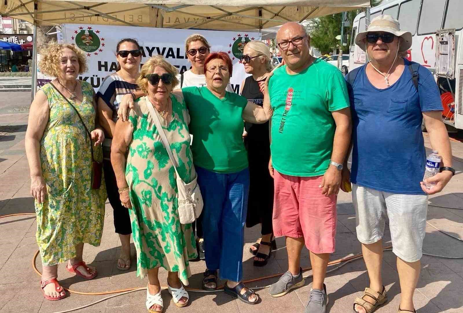 Ayvalık’ta Hacı Bektaş Veli Kültür ve Dayanışma Derneği’nden aşure hayırı
