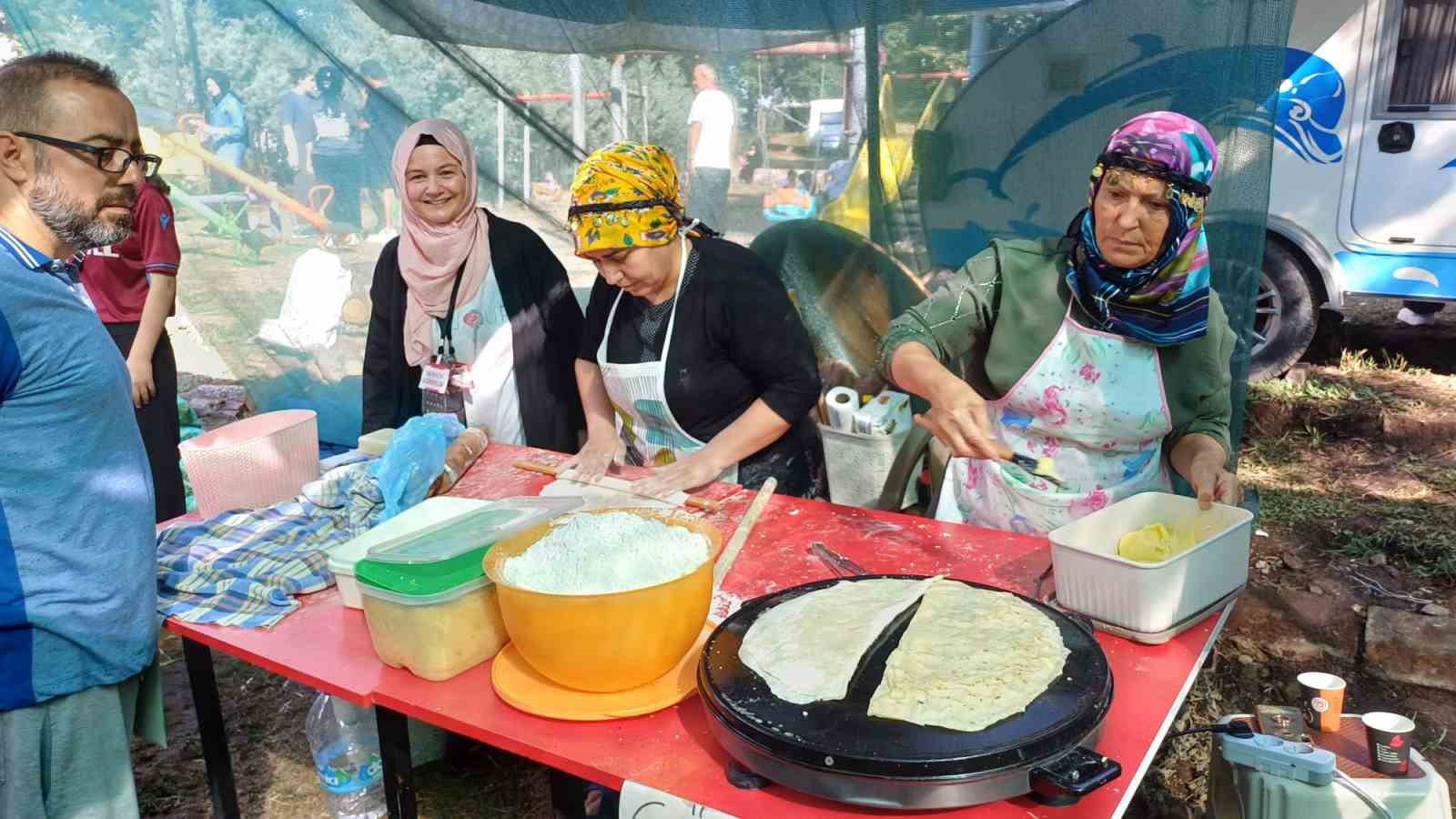 Çınarcık’ta 4. Karadeniz Şenlikleri renkli görüntülere sahne oldu
