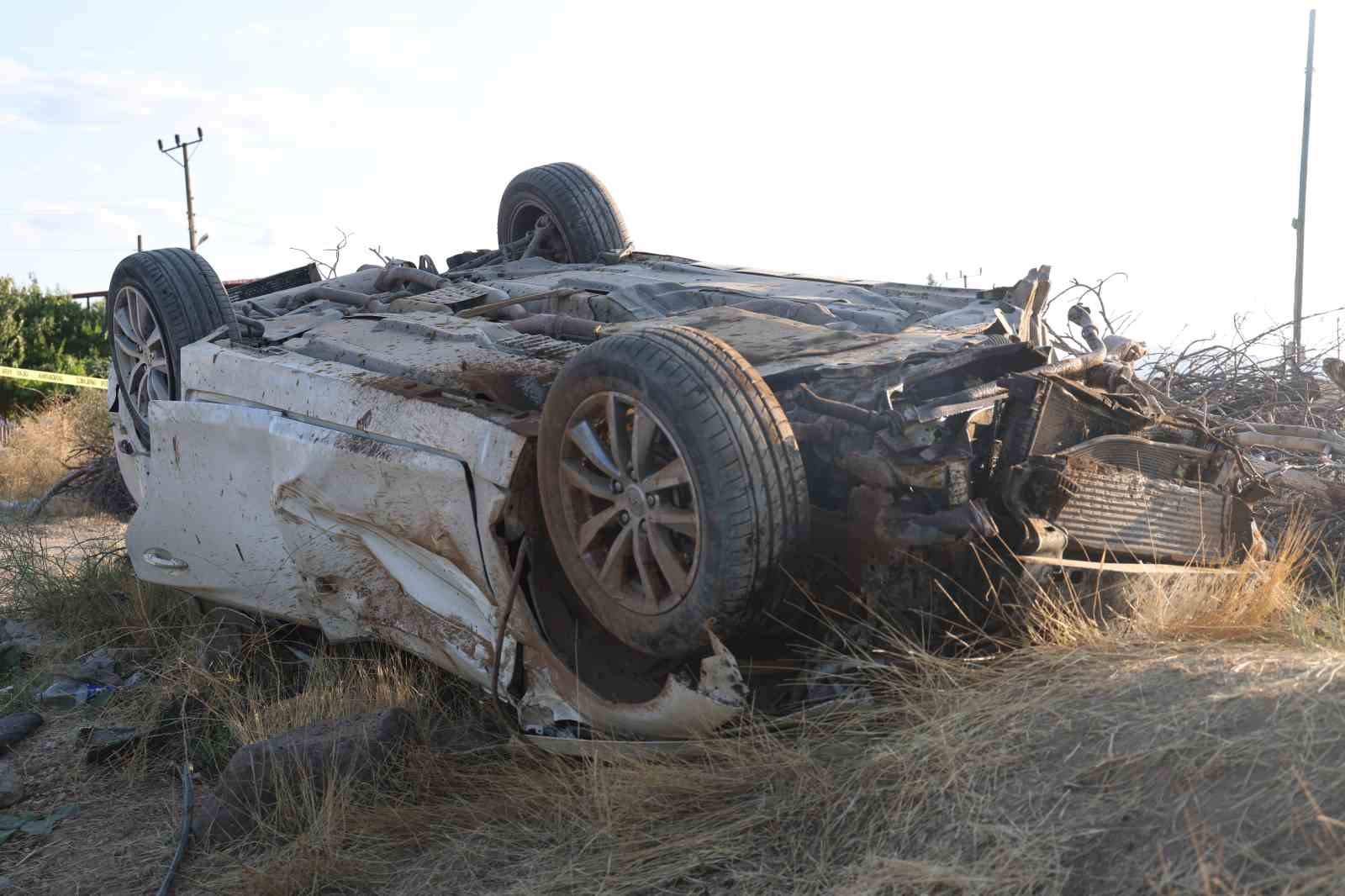 Ağaçları kırıp tarlaya uçtu, tekerleği ise 50 metre uzaklıktaki bahçeye fırladı
