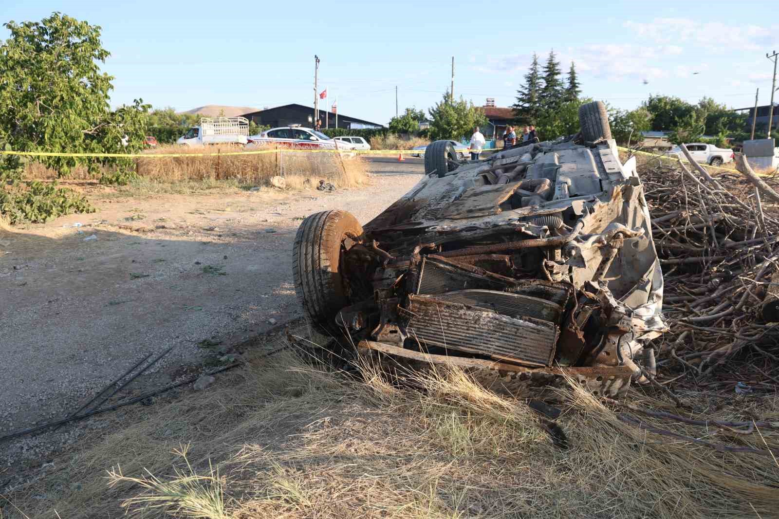 Ağaçları kırıp tarlaya uçtu, tekerleği ise 50 metre uzaklıktaki bahçeye fırladı
