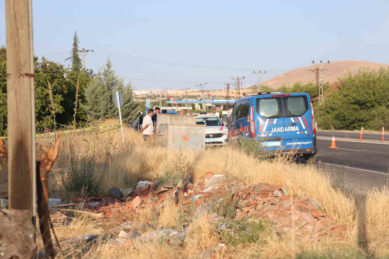 Ağaçları kırıp tarlaya uçtu, tekerleği ise 50 metre uzaklıktaki bahçeye fırladı
