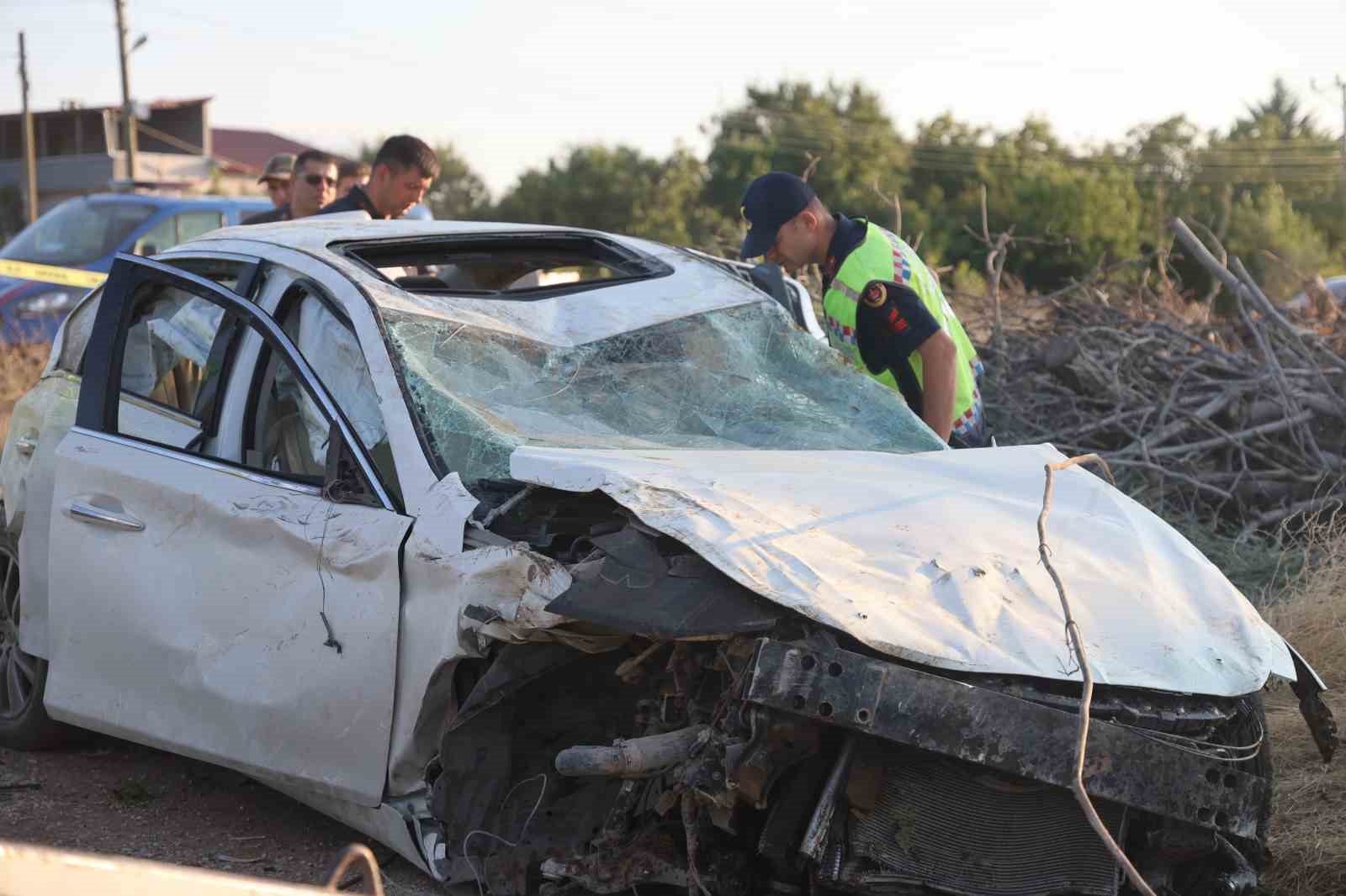 Ağaçları kırıp tarlaya uçtu, tekerleği ise 50 metre uzaklıktaki bahçeye fırladı
