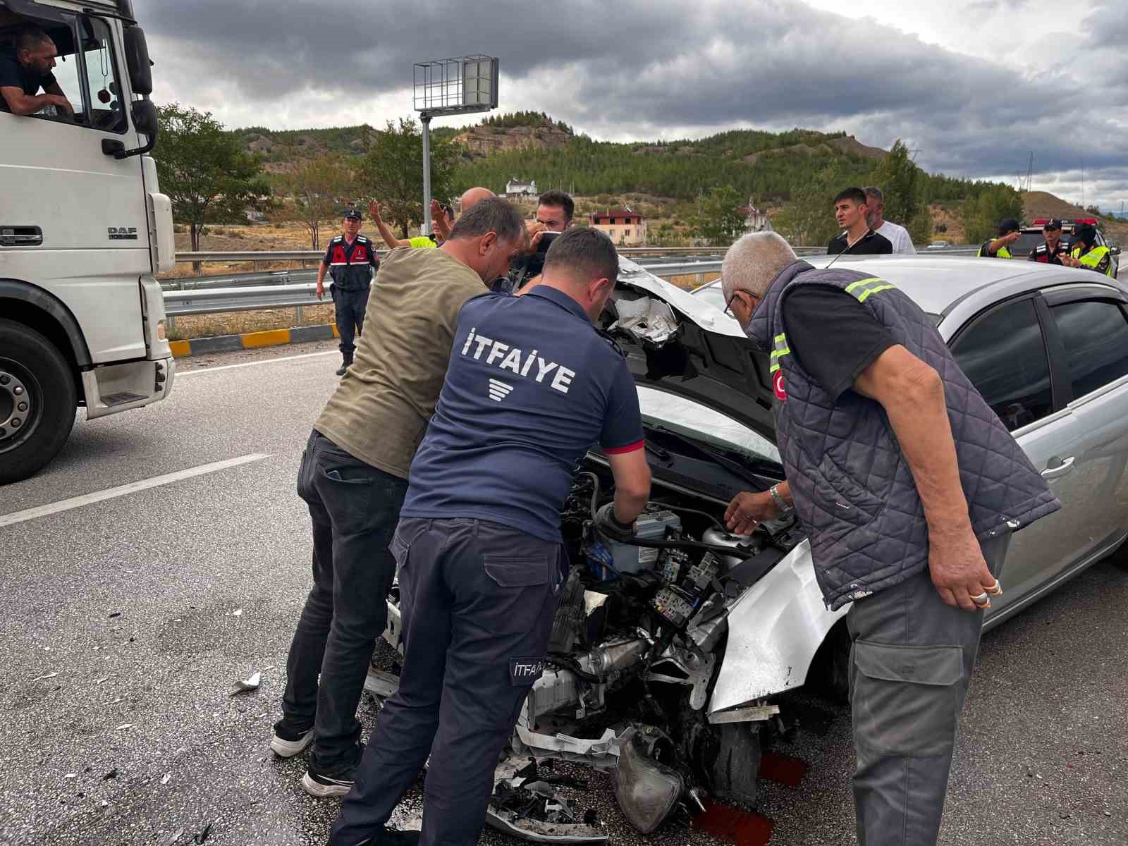 Kastamonu’da kamyon ile otomobil çarpıştı: 3 yaralı
