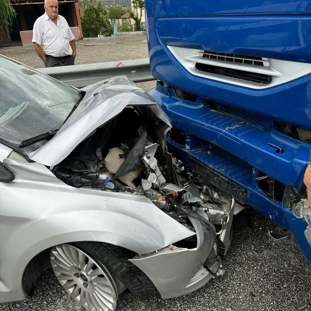 Kastamonu’da kamyon ile otomobil çarpıştı: 3 yaralı
