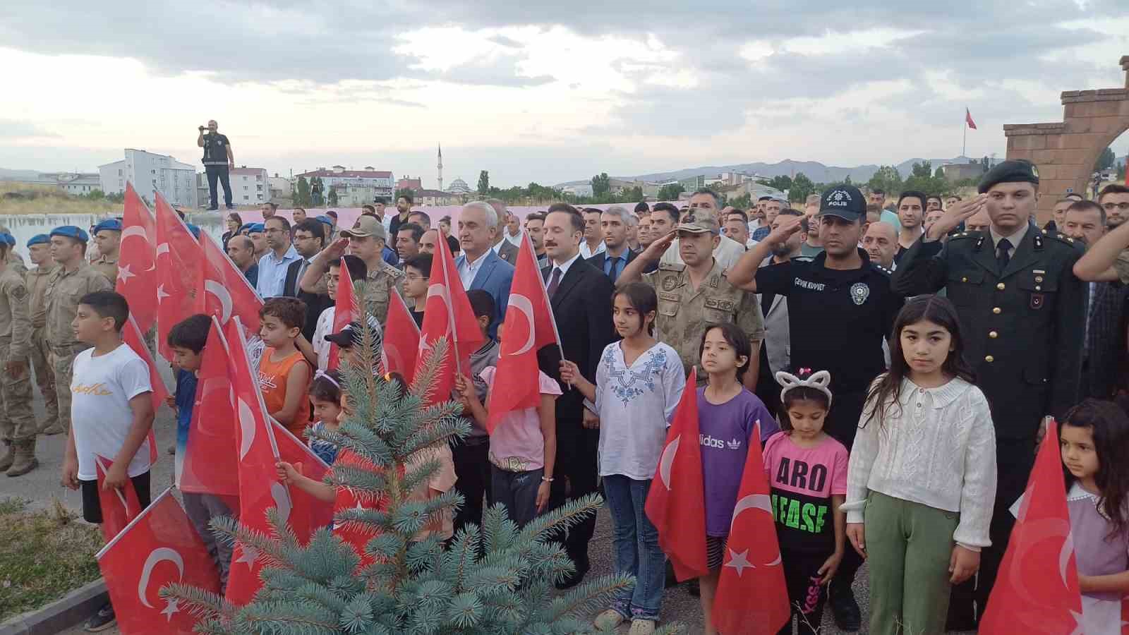 Malazgirt şehidini rahmetle andı, şehit edildiği yere karanfiller bırakıldı
