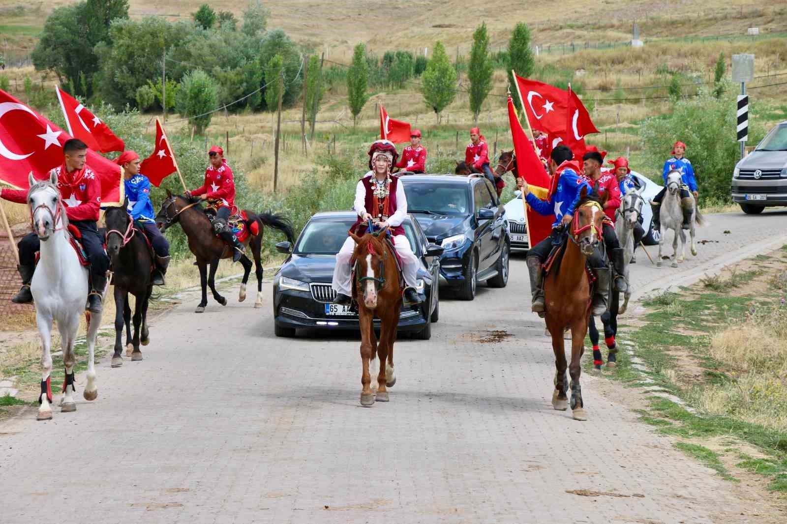 Erciş’te yaşayan Kırgız Türkleri 42. Yıl Kültür Şenliği düzenledi
