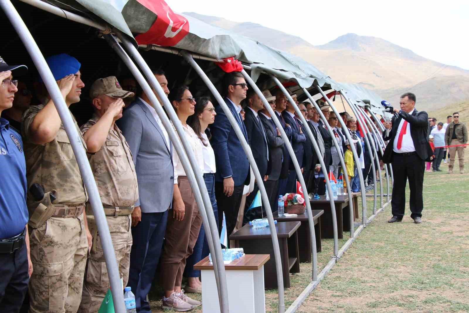 Erciş’te yaşayan Kırgız Türkleri 42. Yıl Kültür Şenliği düzenledi
