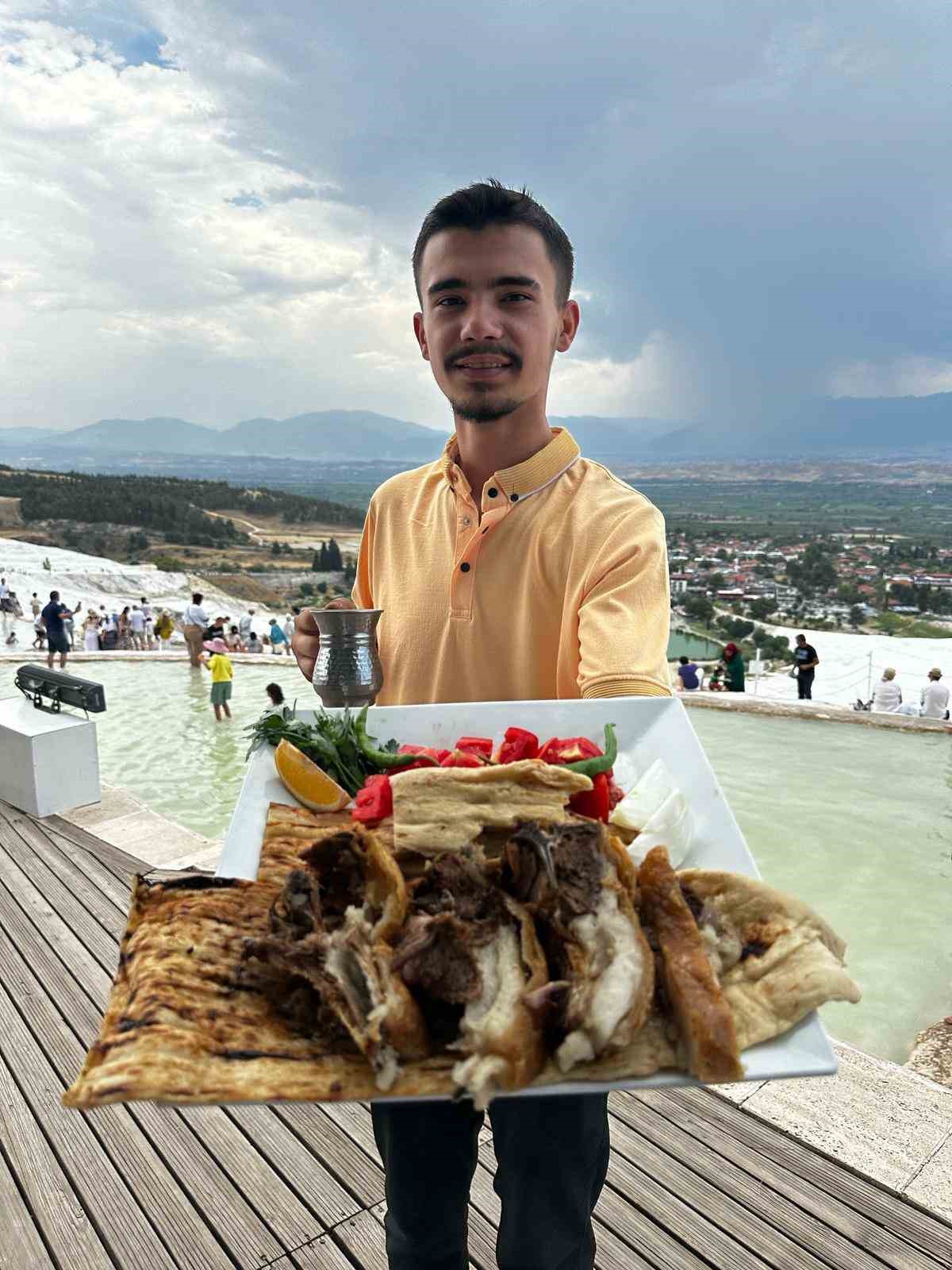 Pamukkale’nin eşsiz güzelliğinde ilk kez kebapla tanıştılar
