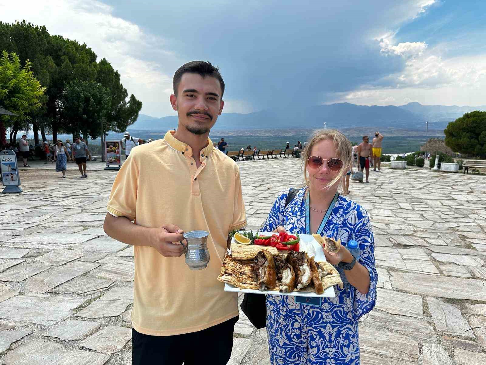 Pamukkale’nin eşsiz güzelliğinde ilk kez kebapla tanıştılar
