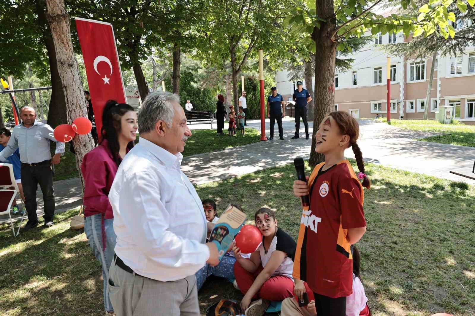 Talas’ın parkları, çocukların kitap okuma mekanları
