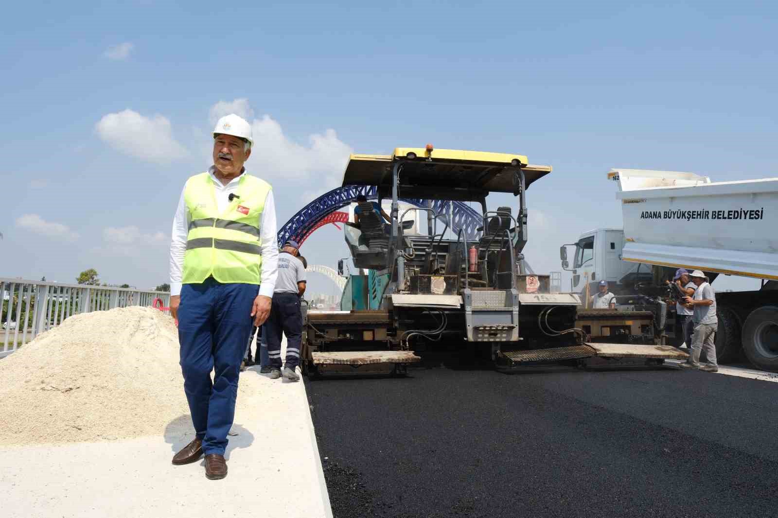 Adana’da 2 ilçe ve 4 mahalleyi birbirine bağlayacak köprü inşaatında sona gelindi
