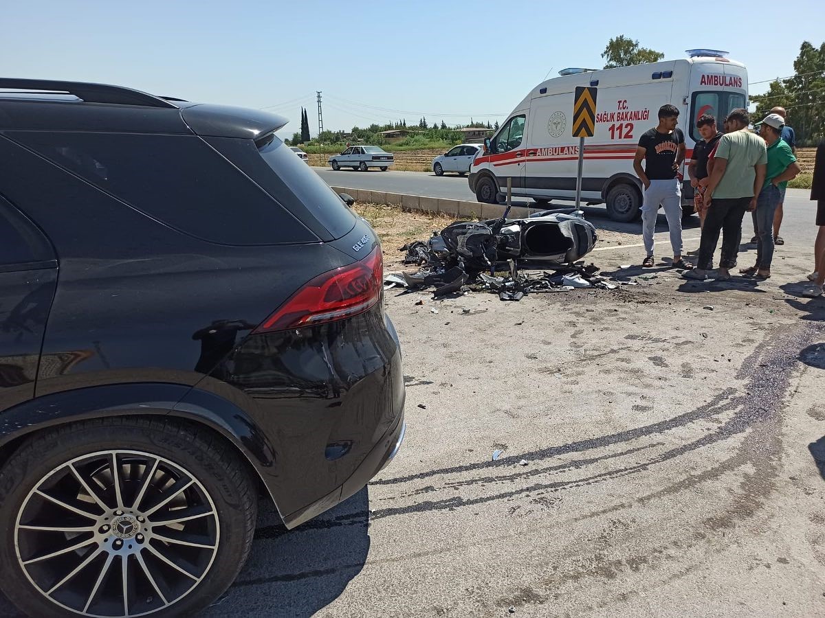 Lüks ciple çarpışan motosikletteki 1 kişi öldü, 1 kişi yaralandı
