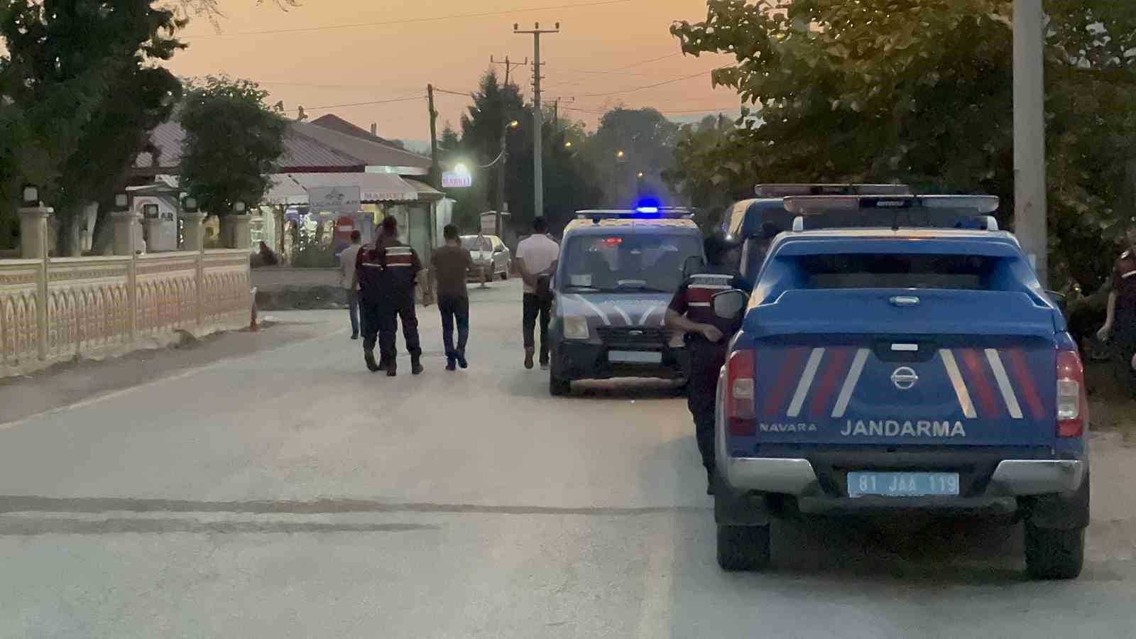 Yolu kapatan köylülerden doğalgaz tepkisi
