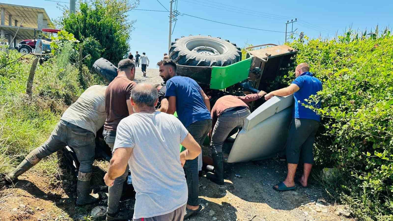 Kontrolden çıkan traktör devrildi: 1 ölü, 3 yaralı
