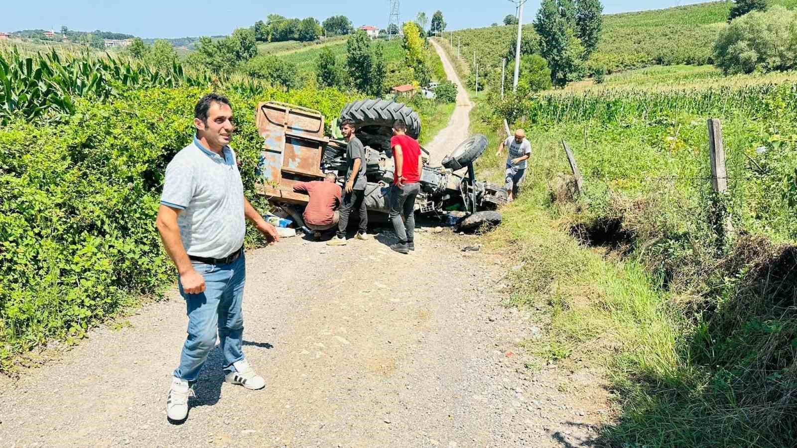 Kontrolden çıkan traktör devrildi: 1 ölü, 3 yaralı
