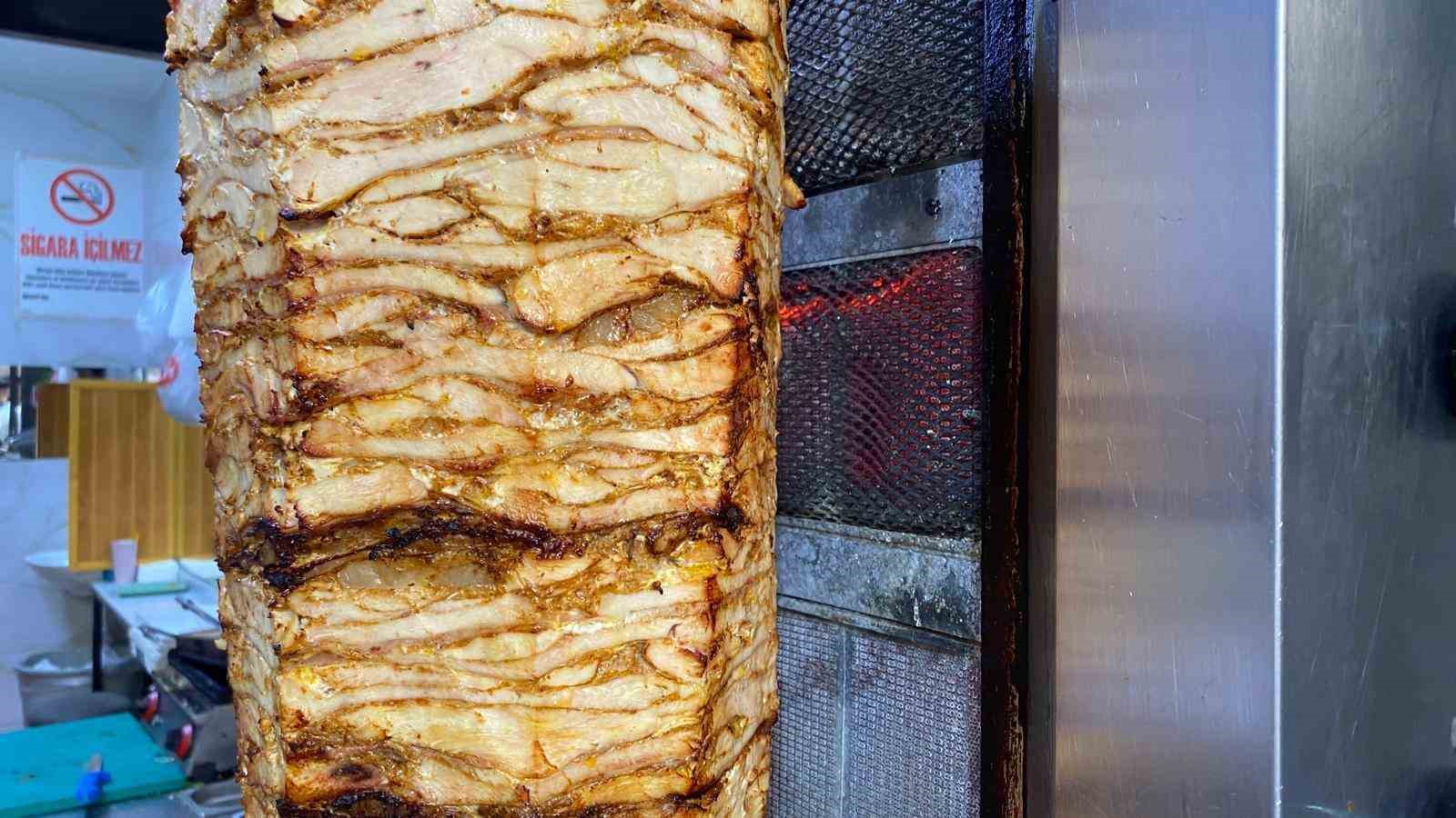 Aydın’da kavurucu sıcakta döner ustalarının zorlu mesaisi
