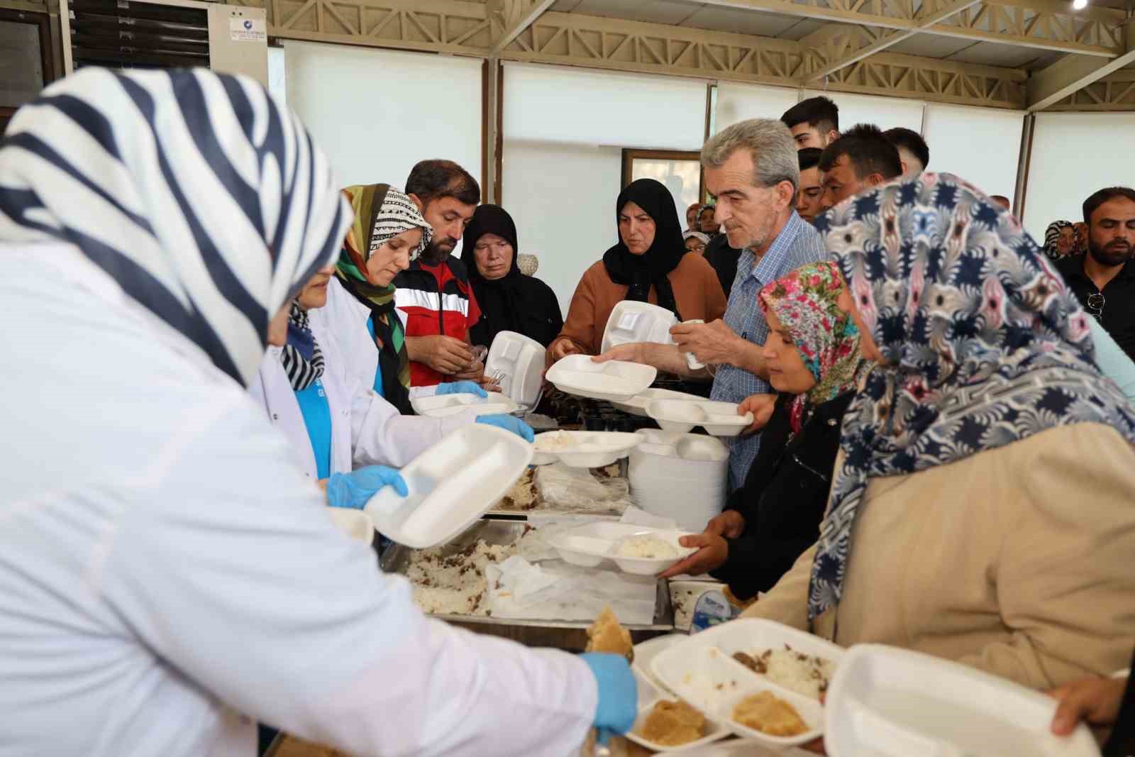 Kütahya Gediz’de festival etkinlikleri çerçevesinde 12 çocuk sünnet ettirildi
