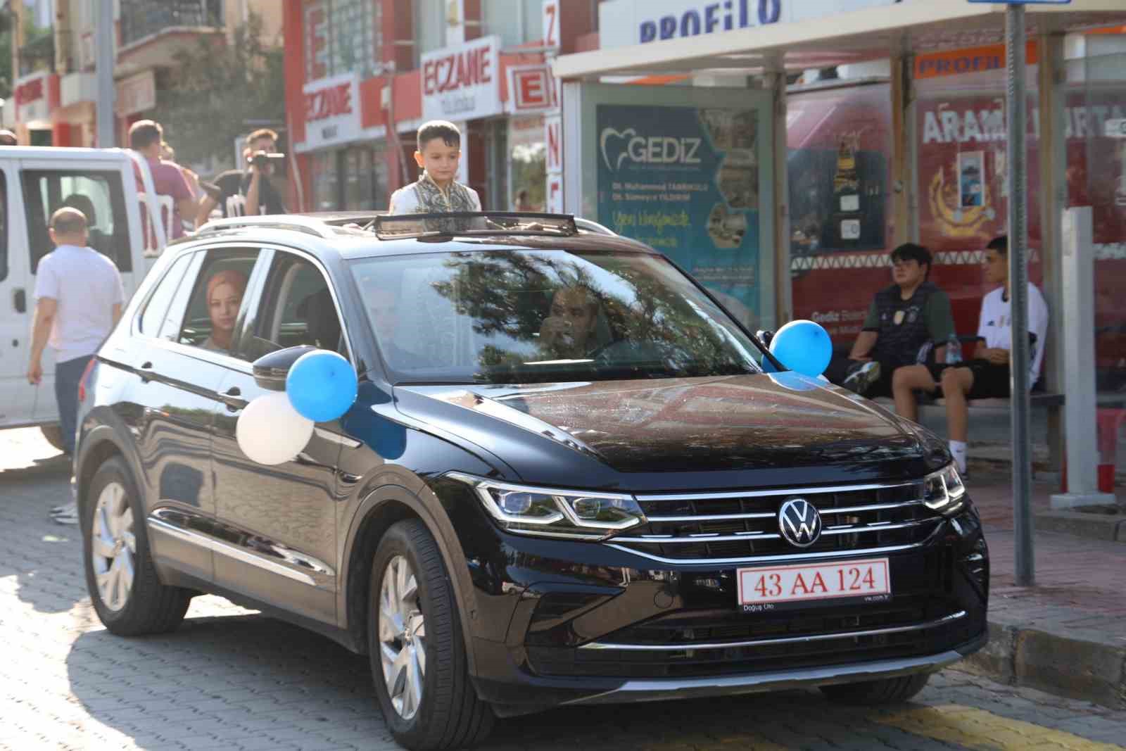 Kütahya Gediz’de festival etkinlikleri çerçevesinde 12 çocuk sünnet ettirildi
