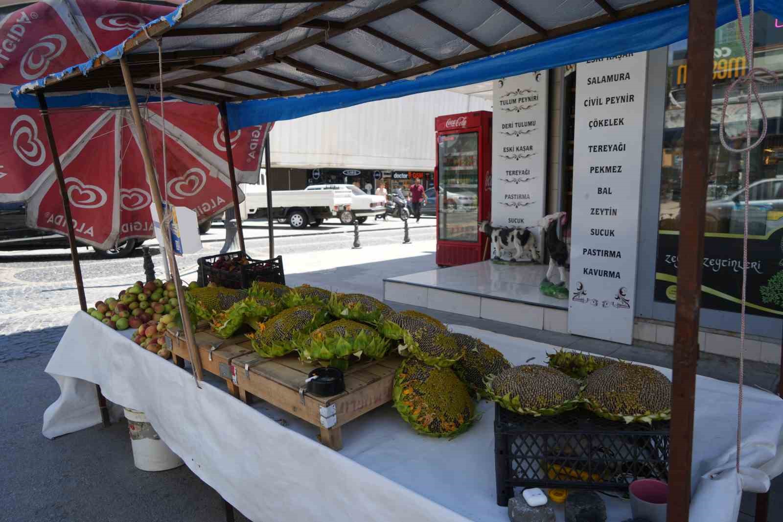 Ayçiçeği tezgahlarda yerini aldı
