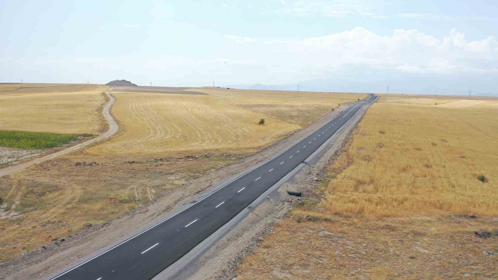 10 mahalleyi ilgilendiren yol hizmete açıldı
