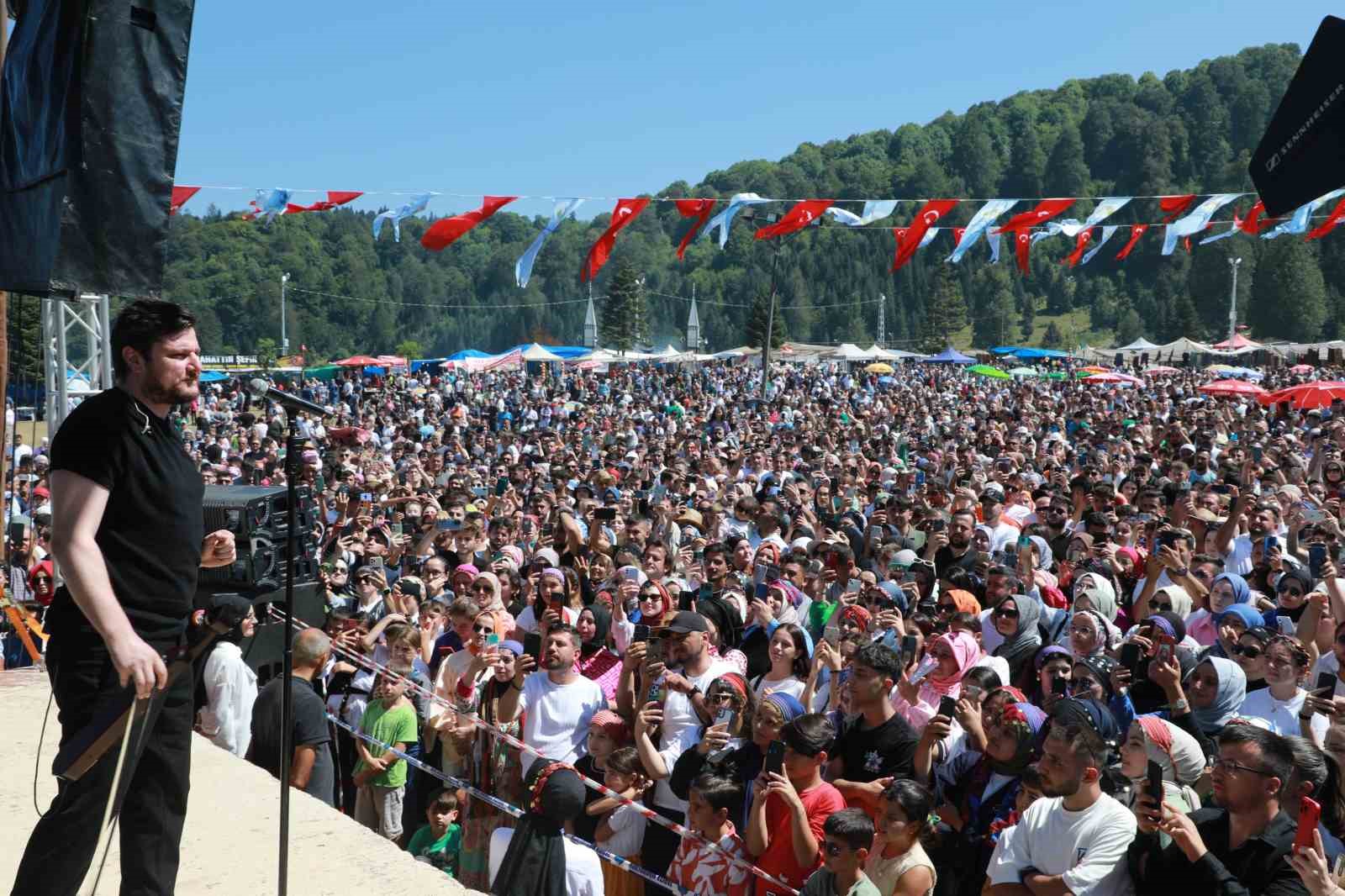 Binlerce kişinin katıldığı Akyazı Acelle Yaylası Şenlikleri’nde büyük coşku
