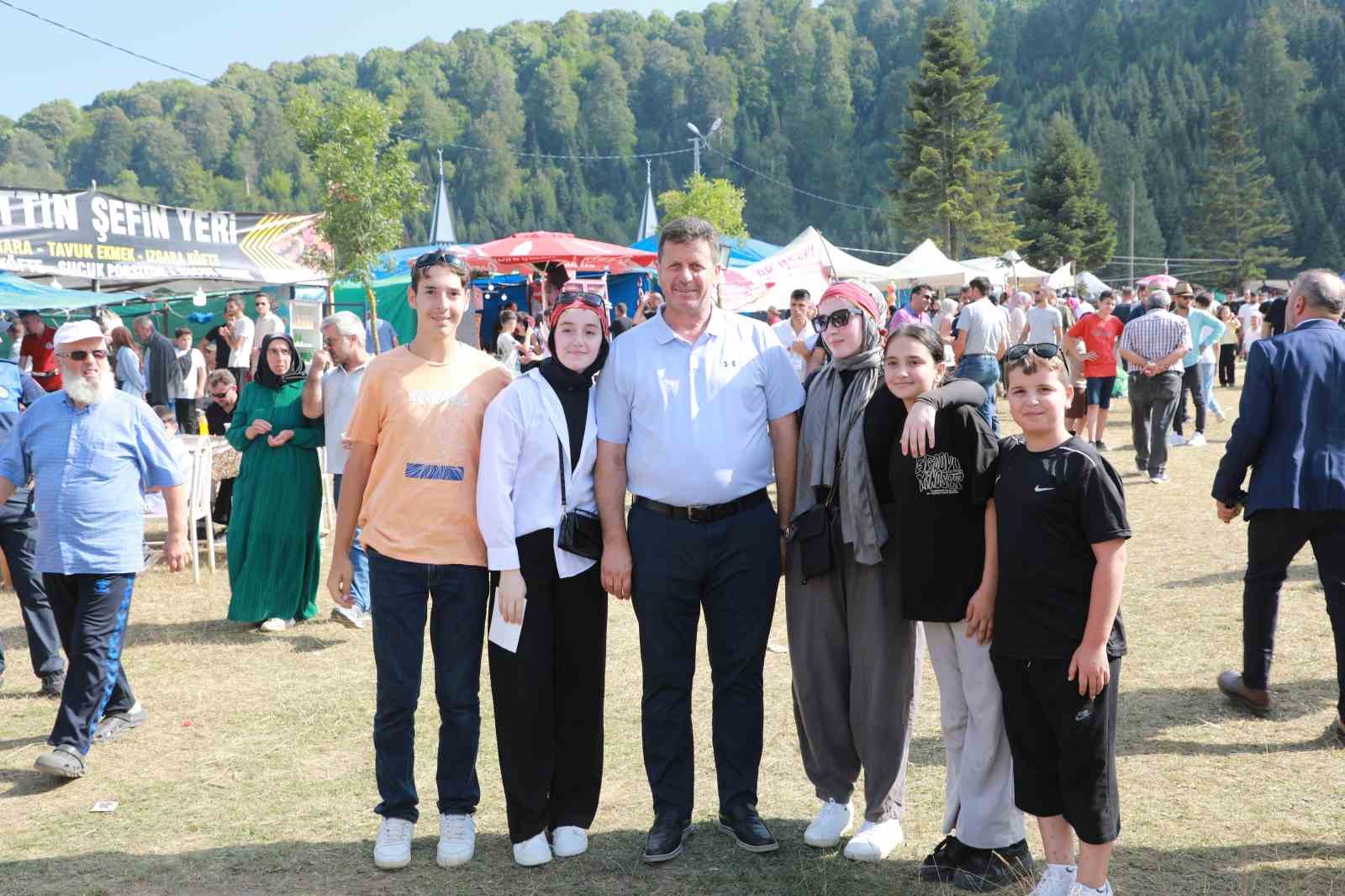 Binlerce kişinin katıldığı Akyazı Acelle Yaylası Şenlikleri’nde büyük coşku
