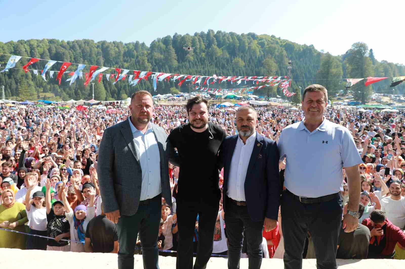 Binlerce kişinin katıldığı Akyazı Acelle Yaylası Şenlikleri’nde büyük coşku
