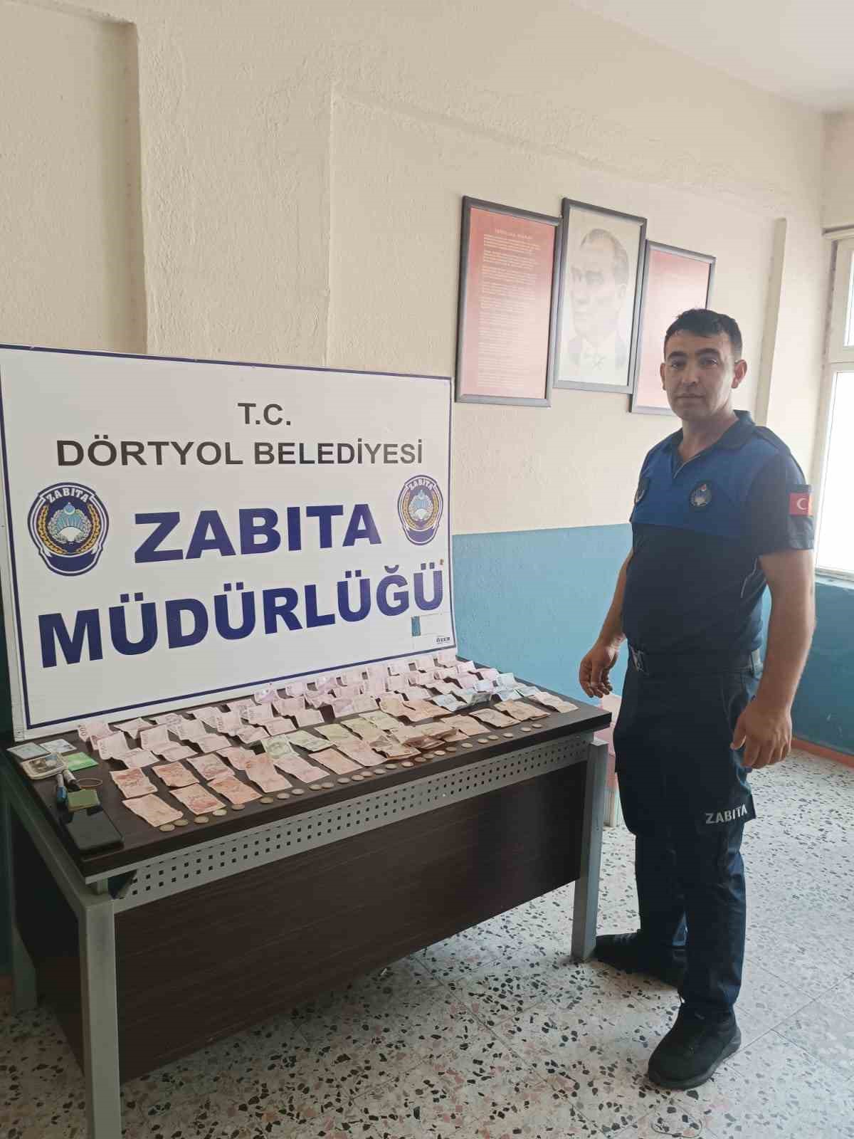 Dilencinin üzerinden 5 bin TL para çıktı
