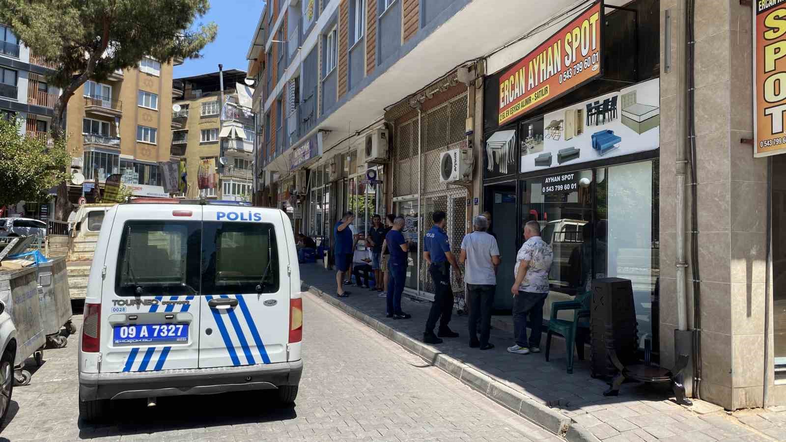 Camdaki çatlaklar polis ekiplerini harekete geçirdi
