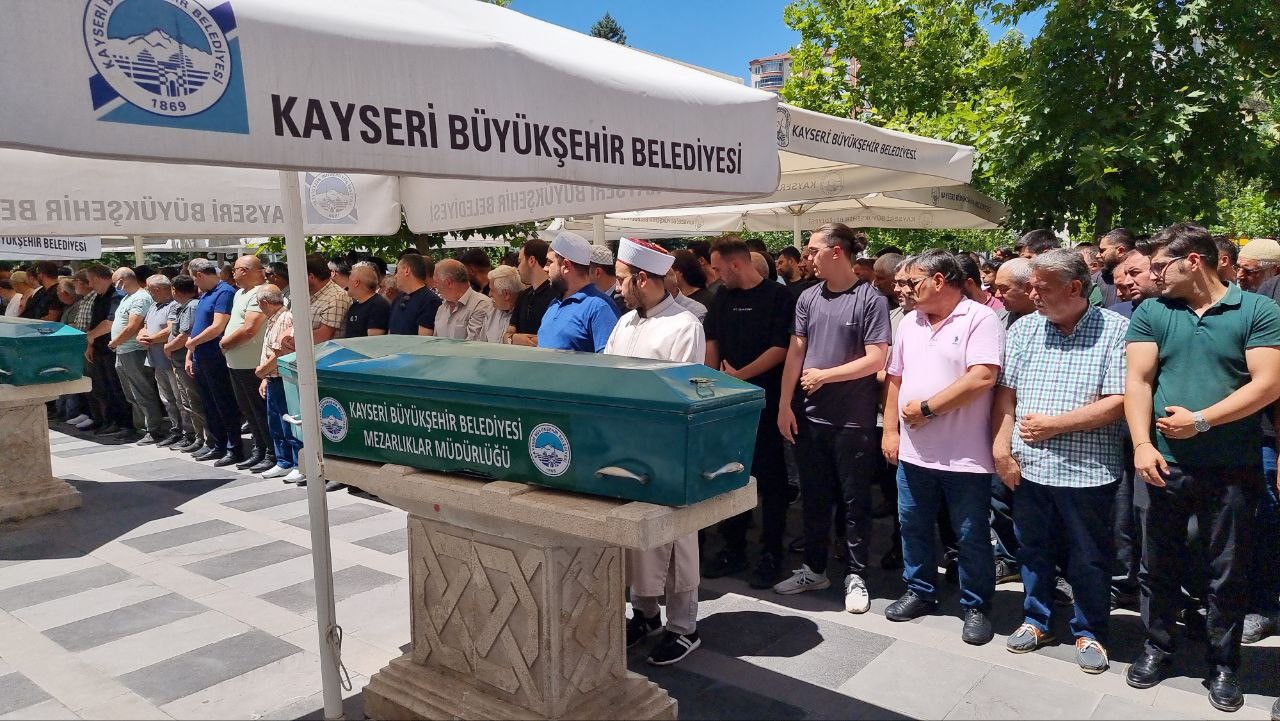 Saadet Partili Murat Küçük toprağa verildi
